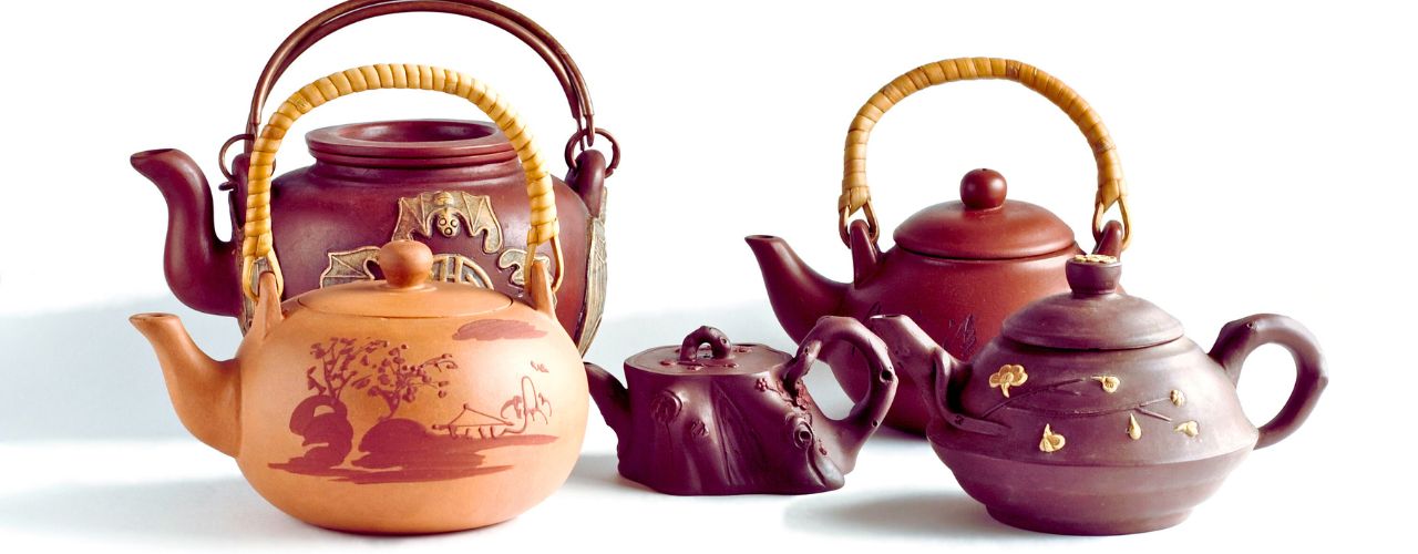 Teekannen aus Ton: Benutzung, Reinigung und Pflege
